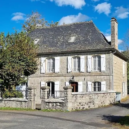 Maison La Rase Du Cantal *