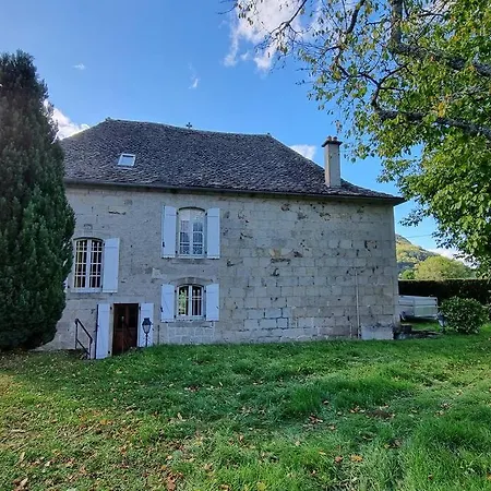 Holiday home Maison La Rase Du Cantal *